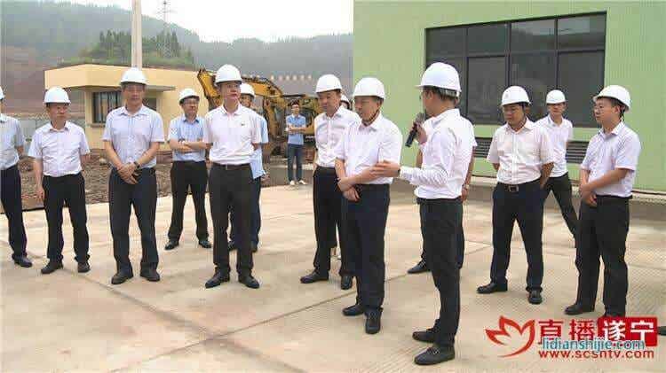 鄧正權一行深入射洪縣鋰電產業園調研，實地查看了部分入園項目以及園區基礎設施建設情況