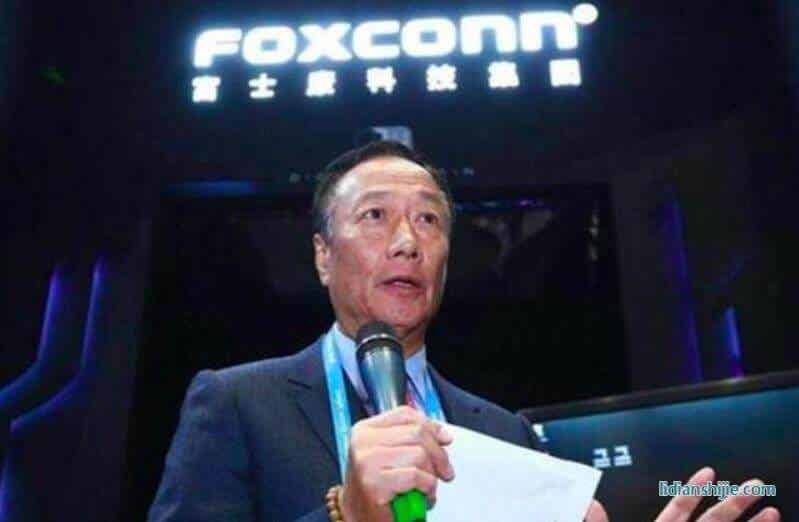 華為認為汽車是4個輪子的計算機，富士康認為是4個輪子的iPhone