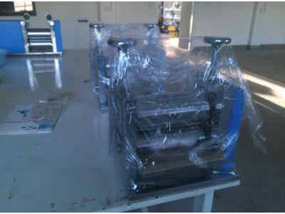 實(shí)驗(yàn)室電動(dòng)輥壓機(jī) 對(duì)輥機(jī)圖2