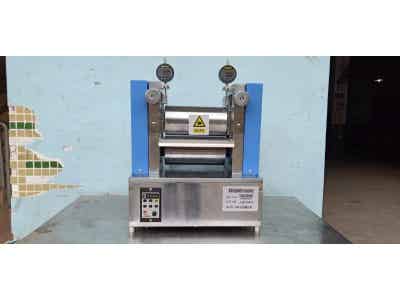 實(shí)驗(yàn)室電動(dòng)輥壓機(jī) 對(duì)輥機(jī)圖3