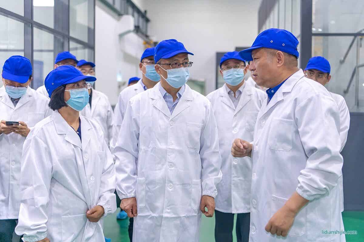 遼寧省政府發(fā)展研究中心副主任洪英率調(diào)研組來到康輝新材料科技有限公司走訪調(diào)研