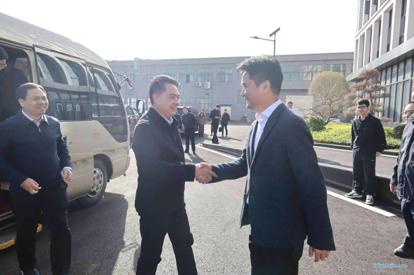 撫州市委書(shū)記魏曉奎率黨政代表團(tuán)赴志存鋰業(yè)集團(tuán)考察調(diào)研